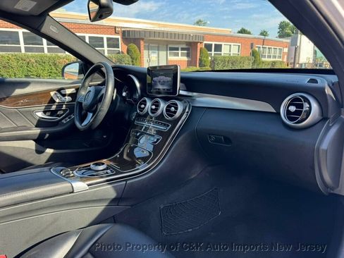 Used 2018 Mercedes-Benz C 300 4MATIC Sedan image 38