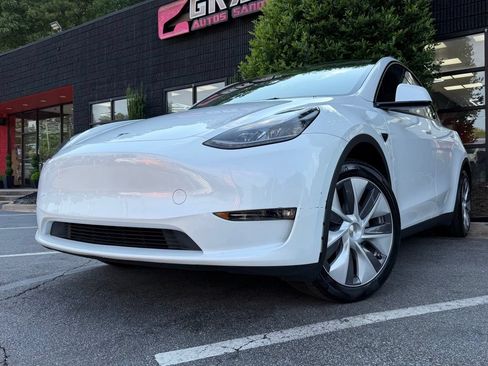 Used 2024 Tesla Model Y Long Range AWD/4WD image 2