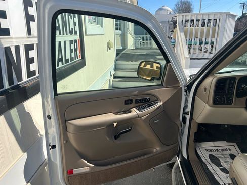 Used 2005 Chevrolet Tahoe LT w/ LT Preferred Equipment Group image 8