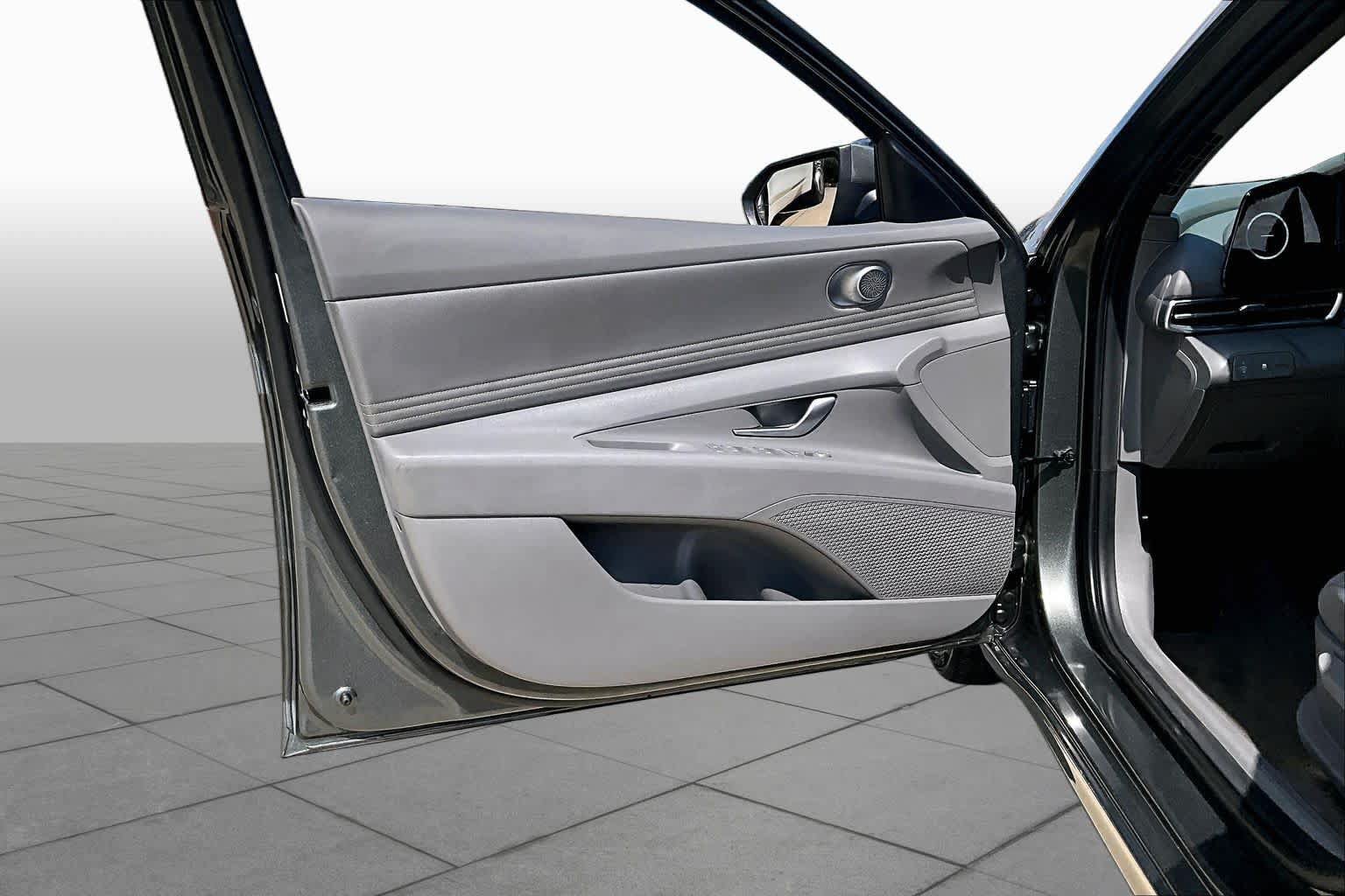 Certified 2025 Hyundai Elantra SEL FWD image 22