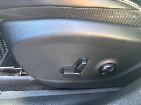 Used 2017 Jeep Cherokee Latitude w/ Comfort/Convenience Group image 12