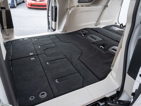 Used 2024 Chrysler Pacifica Touring-L image 24