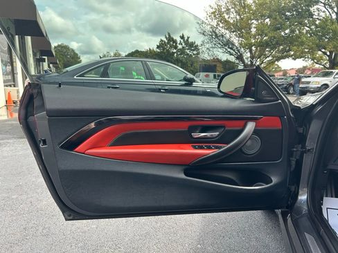 Used 2015 BMW M4 Convertible image 18