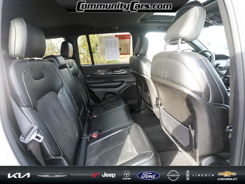 Used 2023 Jeep Grand Cherokee Altitude image 22