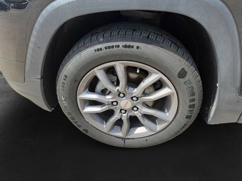 Used 2023 GMC Terrain SLT AWD/4WD image 9