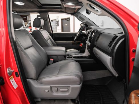 Used 2010 Toyota Tundra Platinum image 38