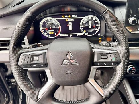 Used 2024 Mitsubishi Outlander SE image 11