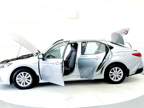 Used 2026 Toyota Camry LE AWD/4WD image 10