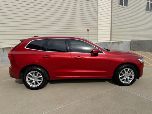 Used 2018 Volvo XC60 T5 Momentum w/ Convenience Package AWD/4WD image 2