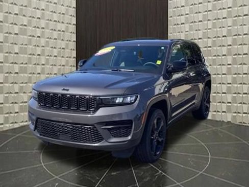 Used 2023 Jeep Grand Cherokee Altitude AWD/4WD image 12