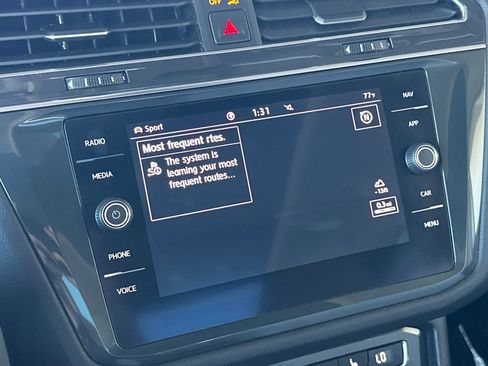 Used 2020 Volkswagen Tiguan SEL AWD/4WD image 21