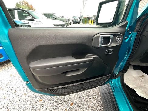 Used 2024 Jeep Wrangler Unlimited Rubicon 4xe image 11