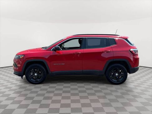 Used 2024 Jeep Compass Latitude AWD/4WD image 4