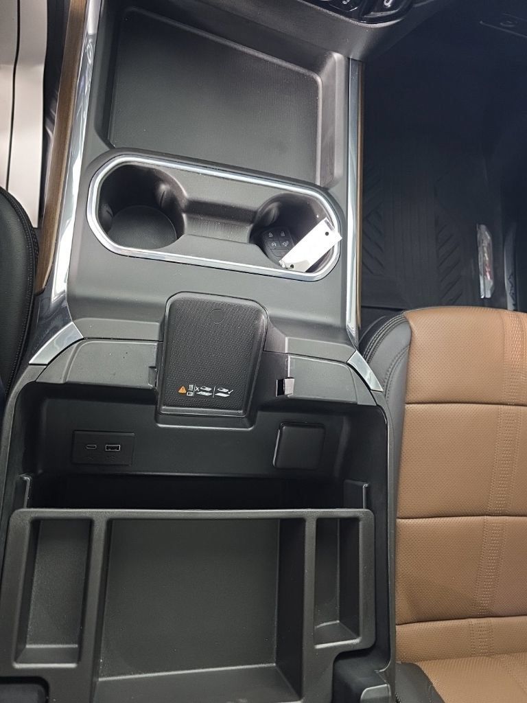 Used 2024 Chevrolet Silverado 2500 High Country w/ High Country Premium Package AWD/4WD image 24