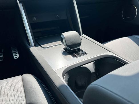 Certified 2025 Land Rover Discovery Sport Dynamic SE image 9