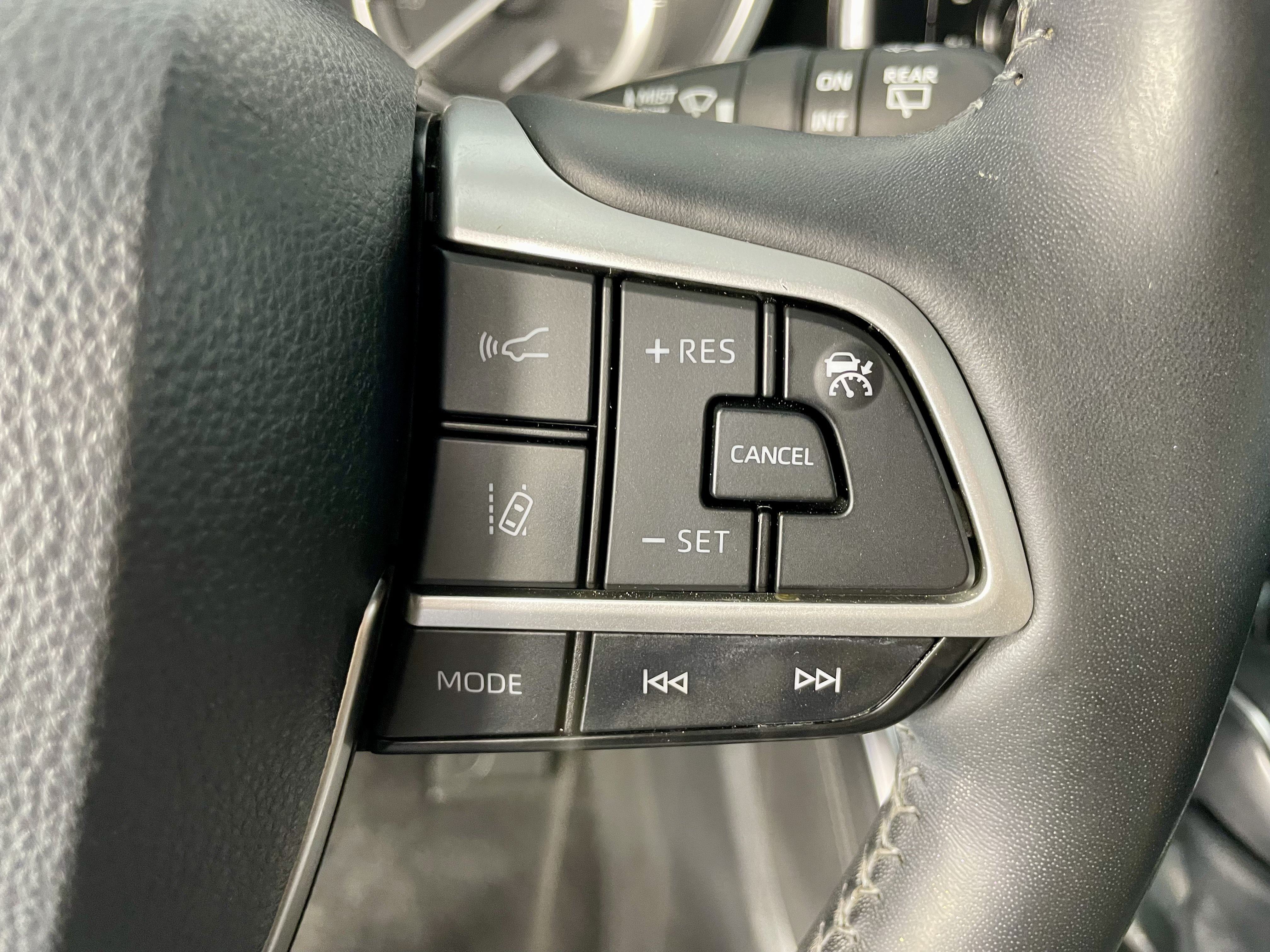 Used 2022 Toyota Highlander Limited FWD image 15