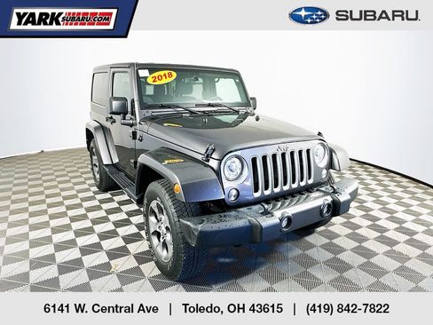 Used 2018 Jeep Wrangler Sahara w/ Connectivity Group AWD/4WD image 1