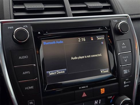 Used 2016 Toyota Camry XLE image 28