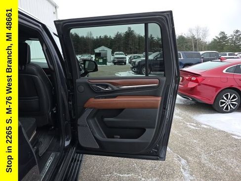 Used 2024 GMC Yukon XL Denali Ultimate w/ LPO, Floor Liner Package AWD/4WD image 30