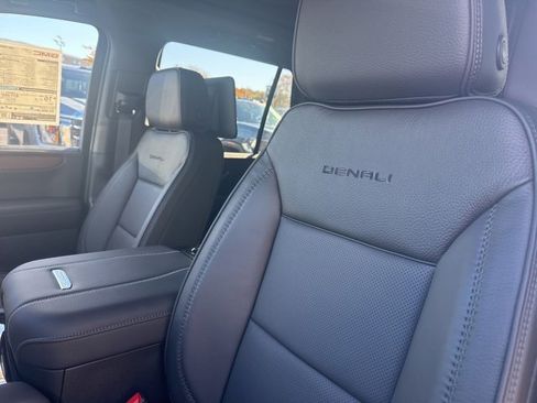 New 2026 GMC Yukon Denali w/ Denali Reserve Package image 14