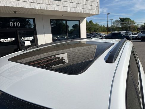 Used 2023 Jeep Grand Cherokee L Limited w/ Black Appearance Package image 12