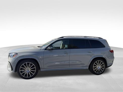 Used 2025 Mercedes-Benz GLS 450 4MATIC image 3