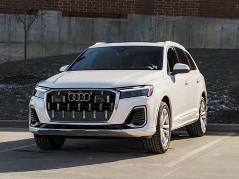 Certified 2025 Audi Q7 Premium Plus image 7