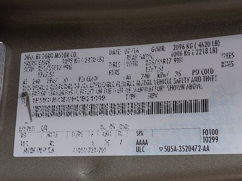Used 2017 Ford Escape SE w/ SE Cold Weather Package FWD image 33