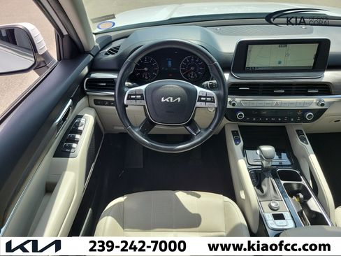 Certified 2022 Kia Telluride EX w/ EX Premium Package FWD image 17