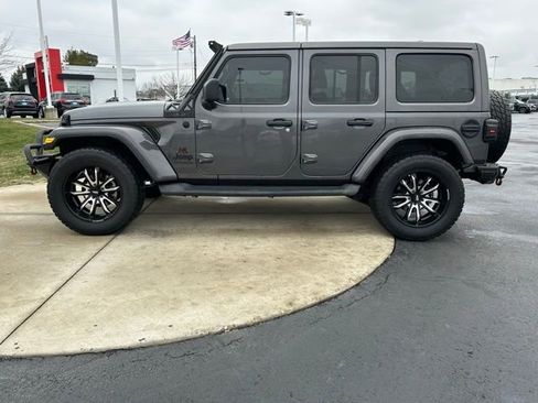 Used 2020 Jeep Wrangler Unlimited Sahara image 4