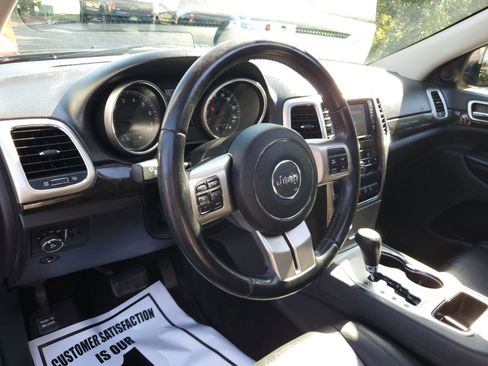 Used 2013 Jeep Grand Cherokee Laredo image 16