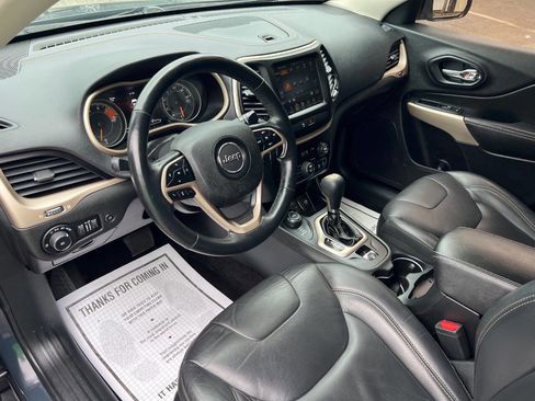 Used 2018 Jeep Cherokee Limited AWD/4WD image 16