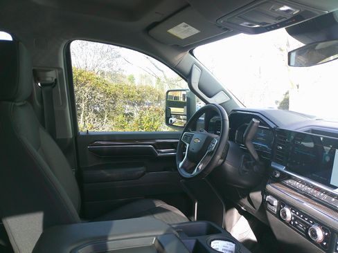 Used 2024 Chevrolet Silverado 2500 LT w/ Convenience Package image 33