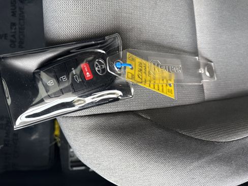 Used 2025 Toyota Camry LE image 34