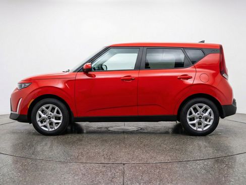 Used 2025 Kia Soul LX w/ LX Technology Package image 5