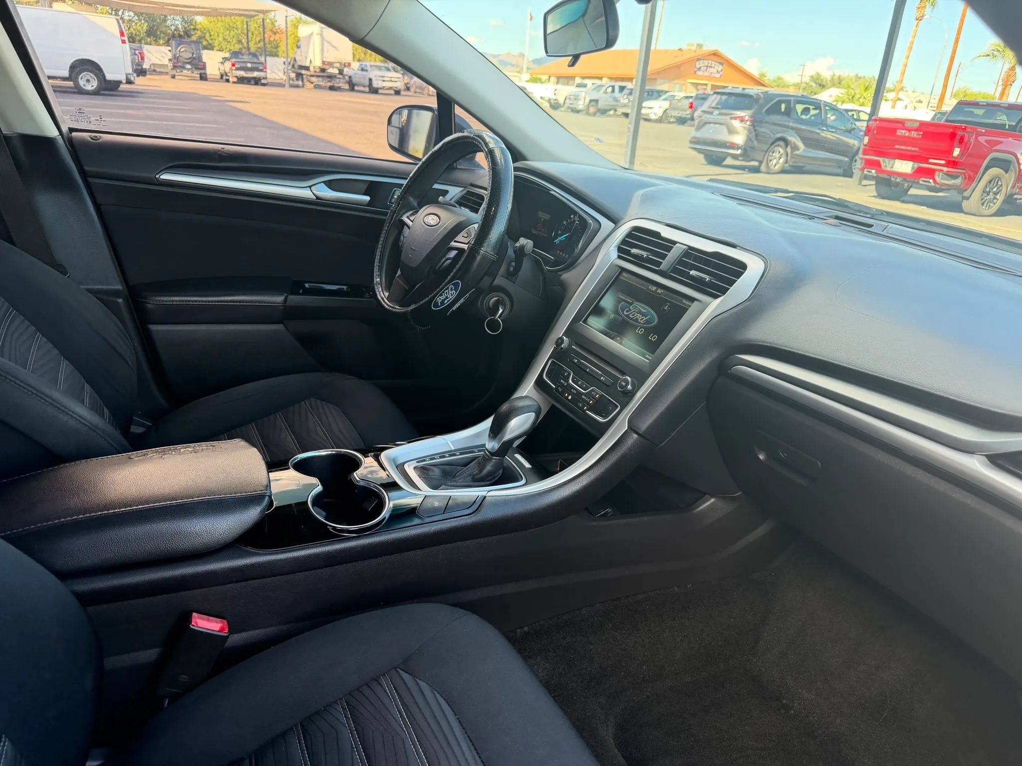 Used 2016 Ford Fusion SE FWD image 25