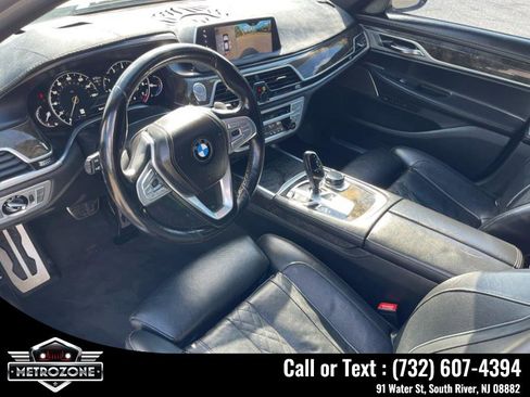 Used 2019 BMW 750i image 18