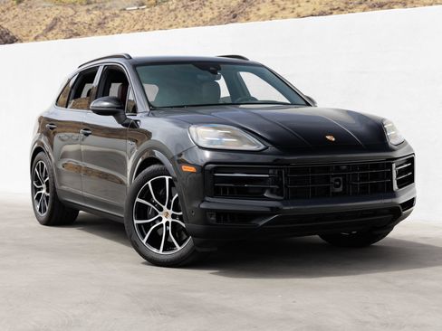 Certified 2025 Porsche Cayenne E-Hybrid AWD/4WD image 9