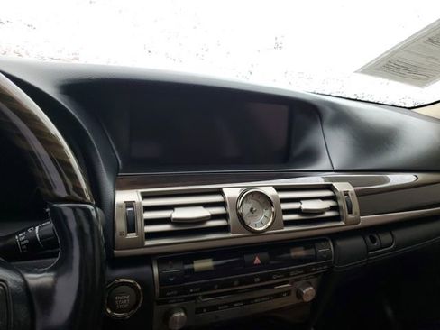 Used 2013 Lexus LS 460 AWD w/ Comfort Pkg image 16