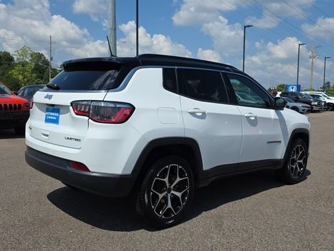 Used 2025 Jeep Compass Limited AWD/4WD image 3