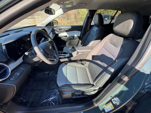 Used 2025 Chevrolet Trax LT image 31