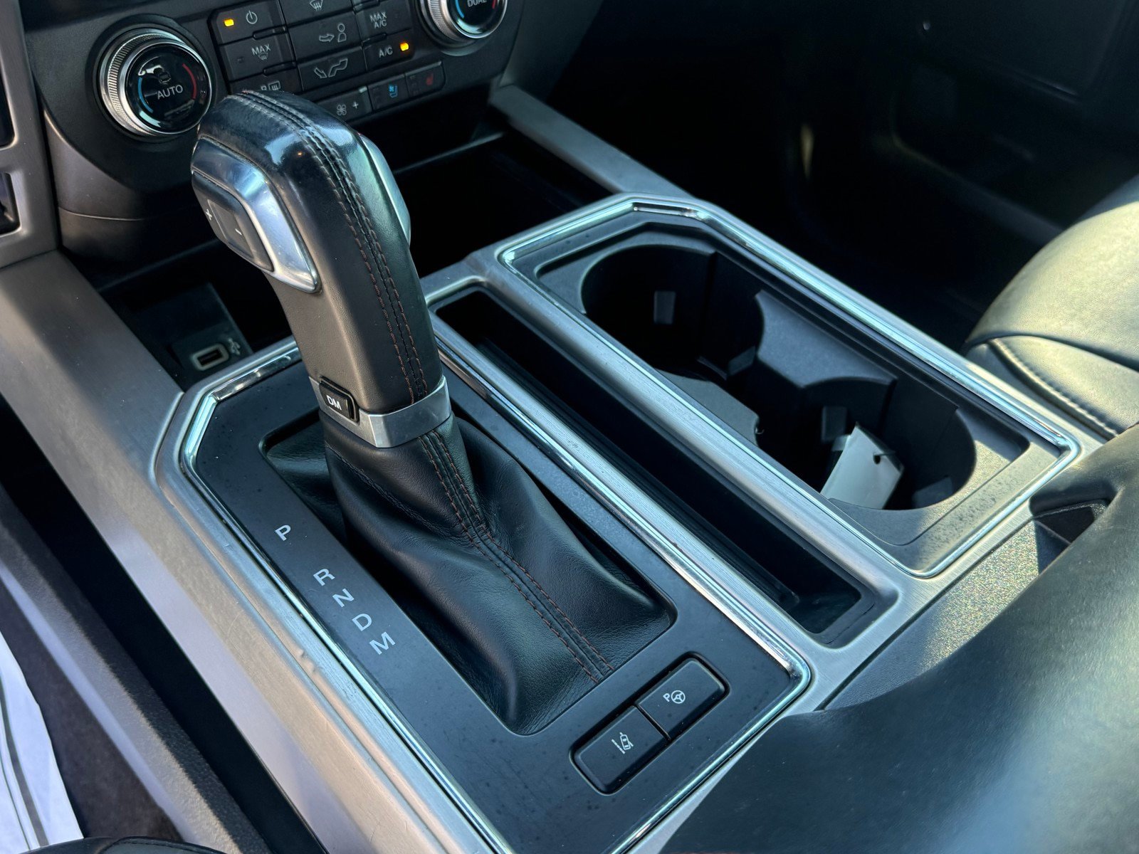 Used 2019 Ford F150 Platinum w/ Equipment Group 701A Luxury AWD/4WD image 12