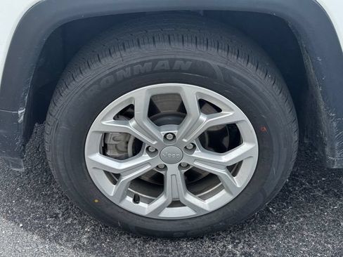 Certified 2024 Jeep Compass Latitude AWD/4WD image 10