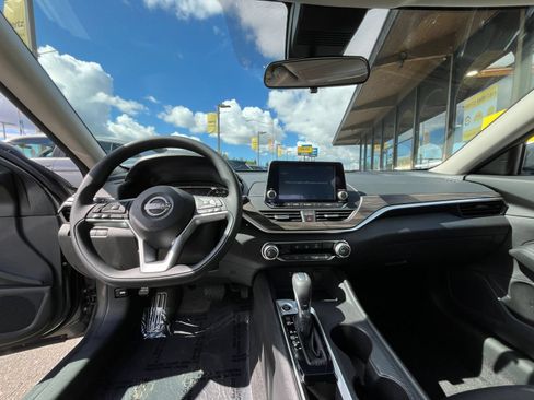 Used 2025 Nissan Altima 2.5 SV FWD image 34