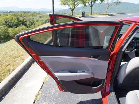 Used 2020 Hyundai Elantra Value Edition image 18