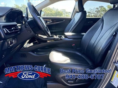 Used 2023 Lincoln Nautilus FWD w/ Premium Package image 9