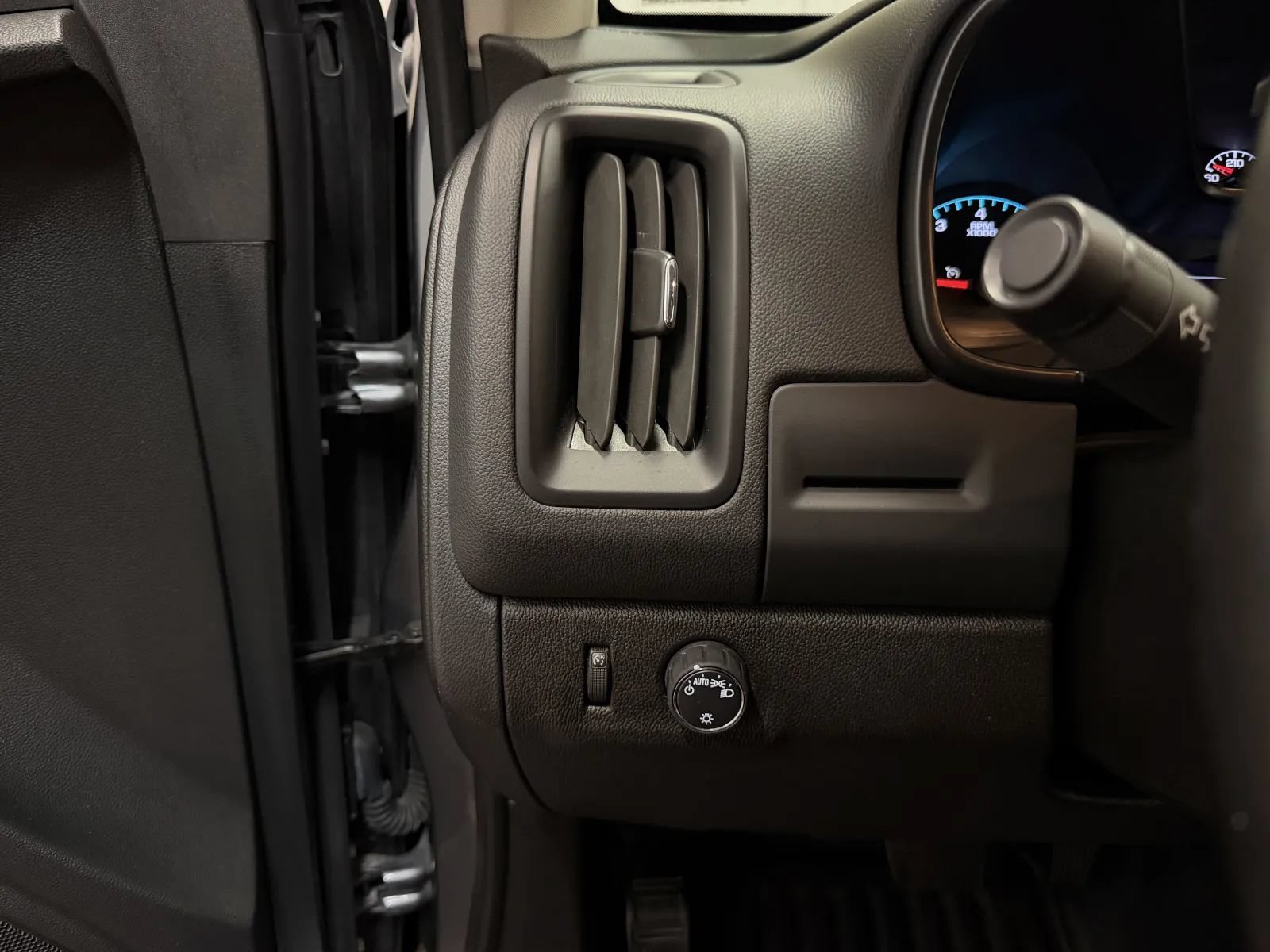 Used 2022 Chevrolet Colorado LT w/ Fleet Safety Package RWD image 26