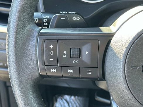 Used 2023 Nissan Rogue S image 17