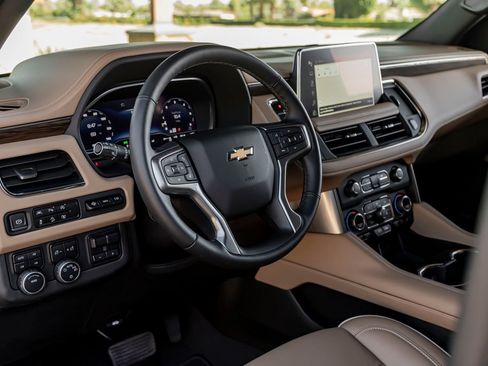 Used 2023 Chevrolet Suburban Premier w/ Premium Package AWD/4WD image 17
