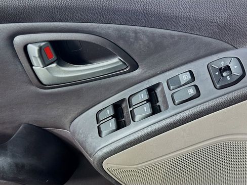 Used 2010 Hyundai Tucson Limited FWD image 19